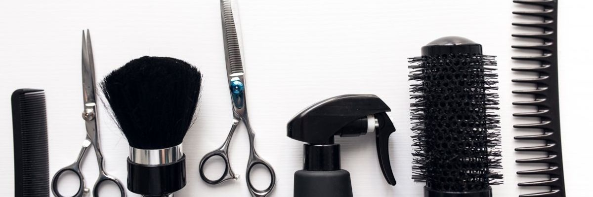 Сольовий спрей для волосся: що це і як ним користуватися?